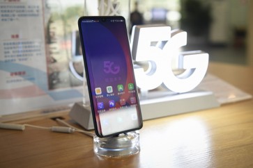 Chinese telecom equipment maker ZTE Corp. on Monday (5 August 2019) began the selling of 5G smartphones, the first 5G phone model to hit the market in China, the company said on its official WeChat account. Supporting 5G frequencies of three major operators, namely China Mobile, China Telecom and China Unicom, the ZTE Axon 10 Pro 5G will provide users with stable Internet connection and fast data transmission with low latency, said the company. The handset is also equipped with a 6.47-inch AMOLED display and features a triple camera setup which includes a 48-megapixel main sensor, an ultra-wide 20-megapixel lens and an 8-megapixel telephoto lens. In late July, the company launched the presale of the ZTE Axon 10 Pro 5G via major e-commerce platforms at the price of 4,999 yuan (about 722 U.S. dollars). Chinese telecom and smartphone makers are racing to strengthen their deployment of 5G infrastructure and products after China greenlighted the commercial use of the super-fast next-generation technology in early June. No Use China. No Use France.