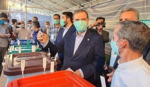  المرشحان همتي ورضائي يدليان بصوتيهما في الانتخابات الرئاسية