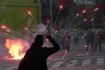 كولومبيا _ اشتباكات بين متظاهرين وشرطة مكافحة الشغب - snapshot 1.56