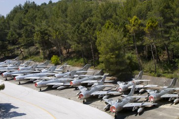 طائرات مقاتلة للجيش الألباني في قاعدة كوكوفا