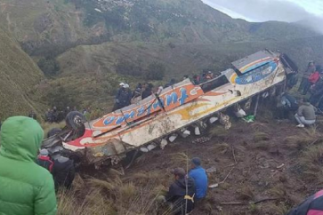 سقوط حافلة ببوليفيا