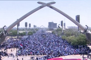 العراق تيار مقتدى الصدر يقيم صلاة موحدة في بغداد وباقي الم...فظات وسط اجراءات أمنية مشددة - snapshot 0