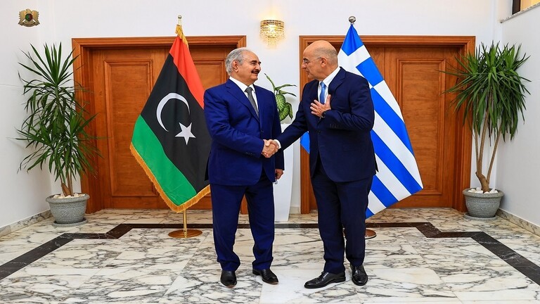 وزير الخارجية اليوناني يلتقي المشير خليفة حفتر في بنغازي