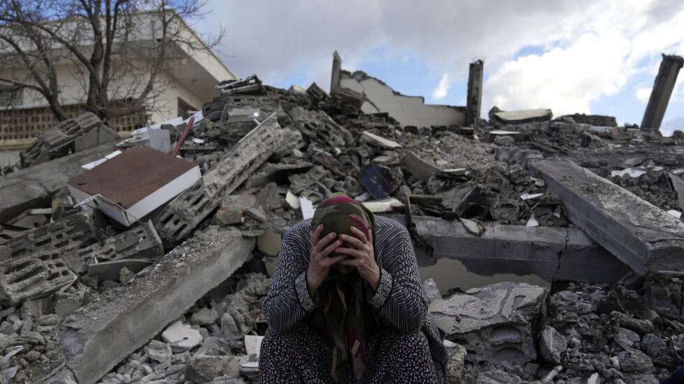 في اليوم الثالث للمأساة السورية-التركية... استمرار رفع الأنقاض وأعداد الضحايا إلى ارتفاع