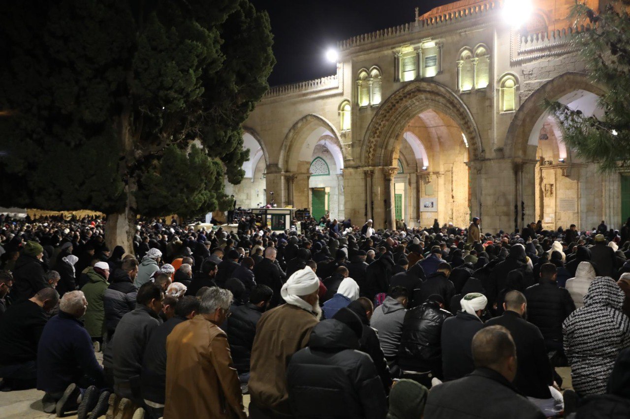 صلاة العشاء في المسجد الأقصى - رمضان (3)