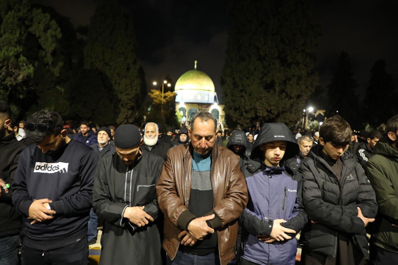 صلاة العشاء في المسجد الأقصى - رمضان (4)