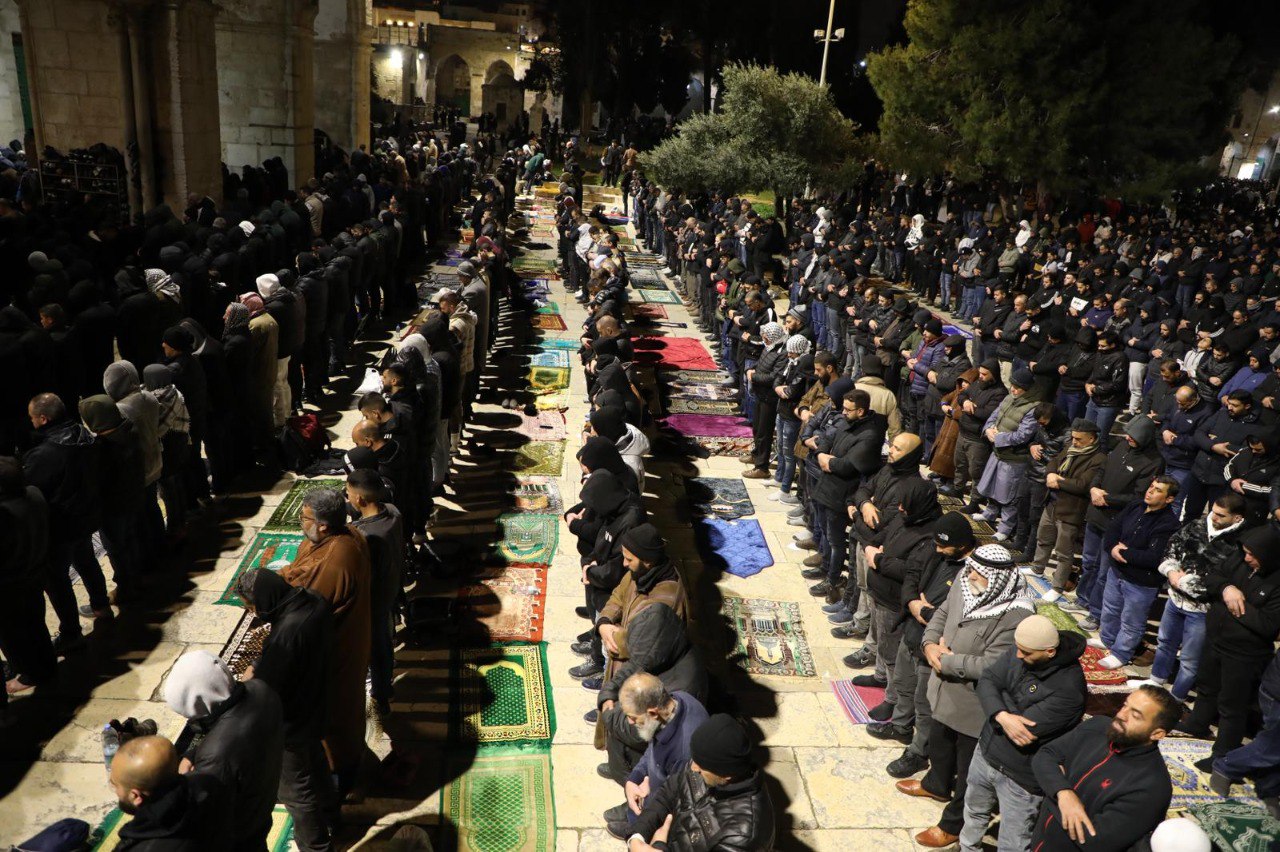 صلاة العشاء في المسجد الأقصى - رمضان (2)