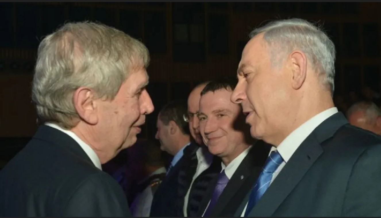 رئيس الموساد السابق تامير باردو ورئيس الوزراء الإسرائيلي بنيامين نتنياهو