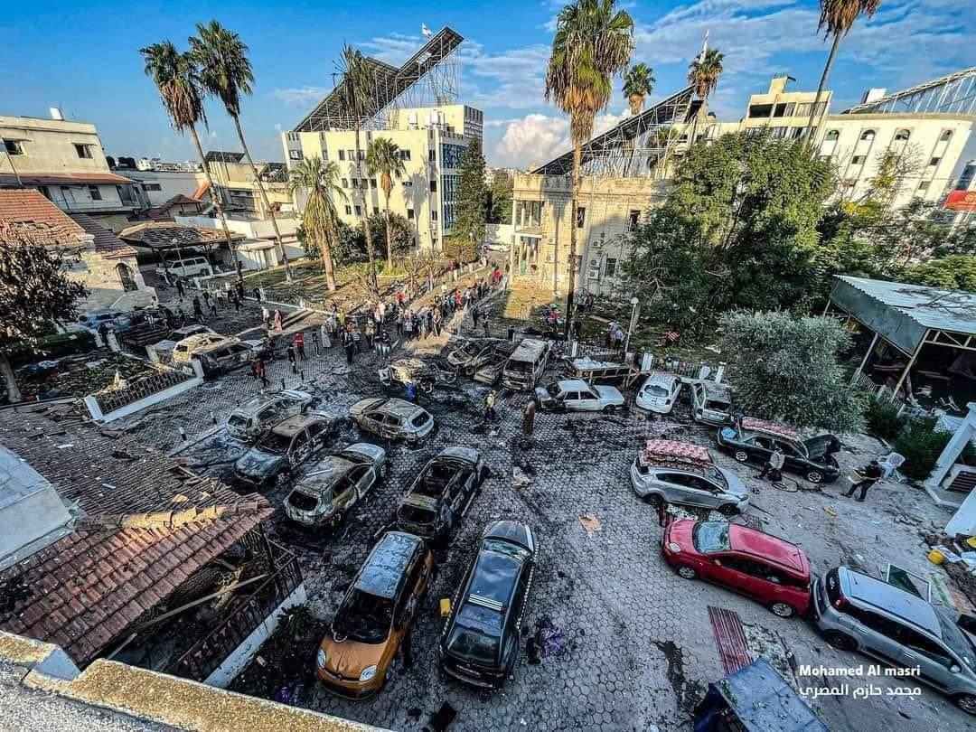 ساحة المستشفى المعمداني بغزة بعد مجزرة الاحتلال المروعة يوم امس
