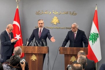 وزير الخارجية اللبناني (يمين) ونظيره التركي خلال مؤتمر صحفي في بيروت (رويترز)