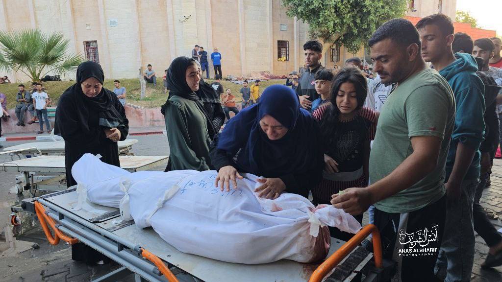 وداع الشهداء الذين ارتقوا في غارات الاحتلال في غزة الليلة الماضية