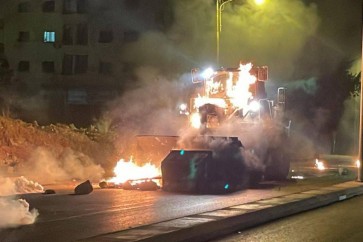 حدشوت حموت شبت النيران في آلية عسكرية تابعة للجيش بعد إلقاء زجاجات حارقة عليها شرق نابلس.