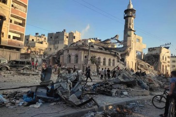 آثار الدمار الذي لحق بمسجد صلاح الدين الأيوبي شرق حي الزيتون بعد قصفه من طائرات الاحتلال