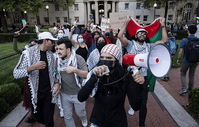 طلاب اميركيون مع القضية الفلسطينية 