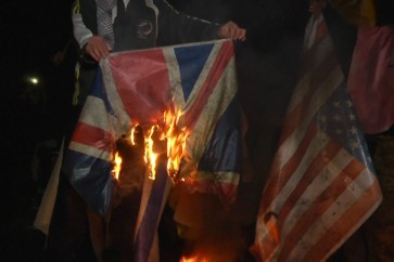 إيران تظاهرة أمام سفارة المملكة المتحدة في طهران تنديدًا بالعدوان الأمريكي البريطاني على اليمن.00_00_23_02.Still001