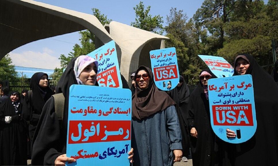 الطلاب في ايران