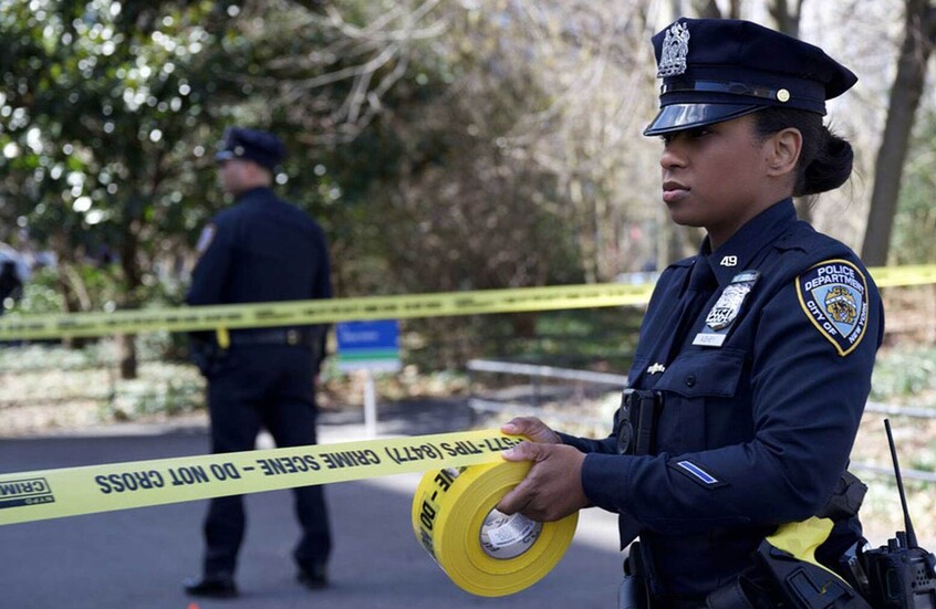 مقتل شخص بتبادل لإطلاق النار مع شرطة نيويورك – قناة المنار