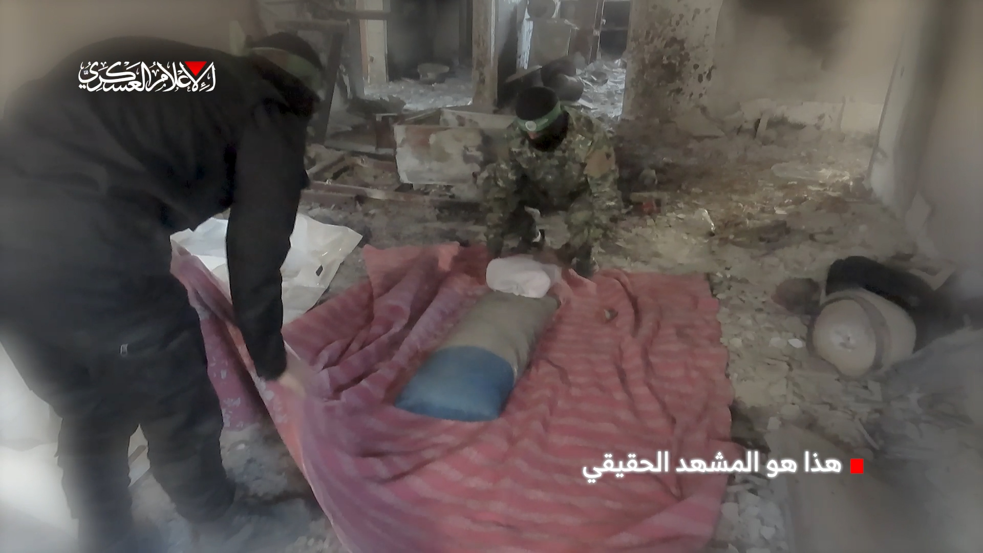 القسام تكشف “المشهد الحقيقي” مشاهد إسرائيلية لانتشال الجثث كانت عملية تضليل أمني