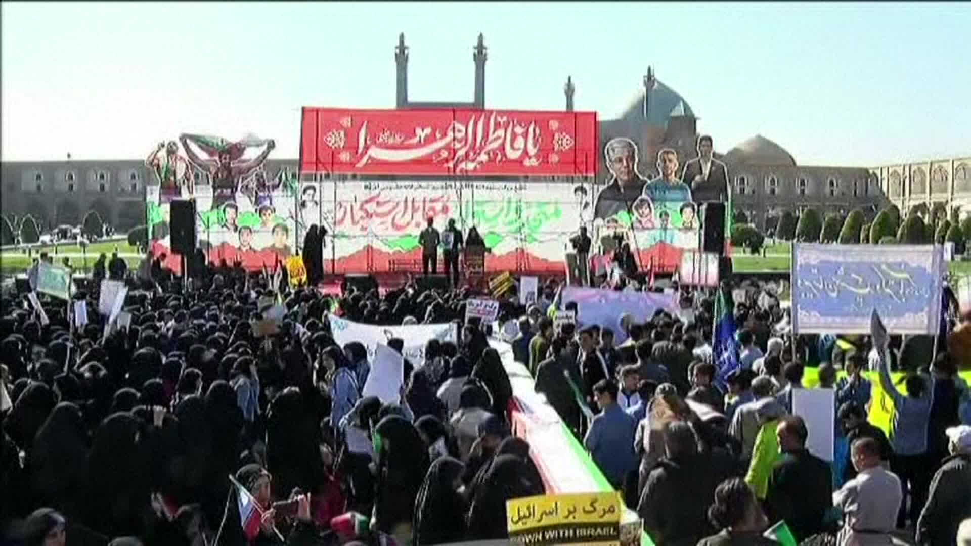 إيران تُحيي ذكرى اقتحام السفارة الأمريكية بمسيرات رمزية ومواقف تؤكد التمسك بالاستقلال ورفض الهيمنة إيران تُحيي ذكرى اقتحام السفارة الأمريكية بمسيرات رمزية ومواقف تؤكد التمسك بالاستقلال ورفض الهيمنة