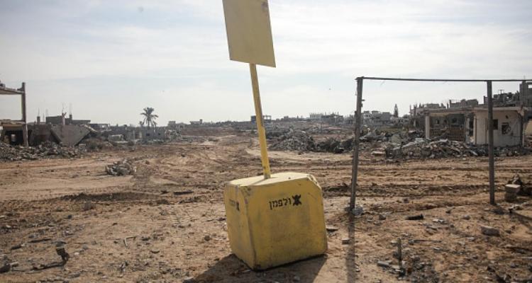 الاحتلال يوسّع الخط الأصفر داخل غزة ويهدم عشرات المباني خرقًا لوقف النار –