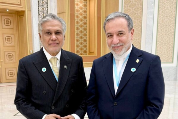 مباحثات هاتفية بين عراقجي ونظيره الباكستاني