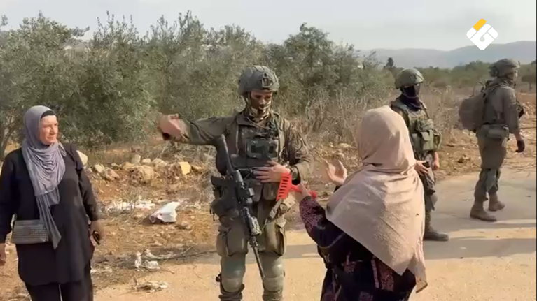 Video | An elderly Palestinian woman defies the occupation in Turmus Ayya: “This land is ours, the land is ours, and we’re coming back”
