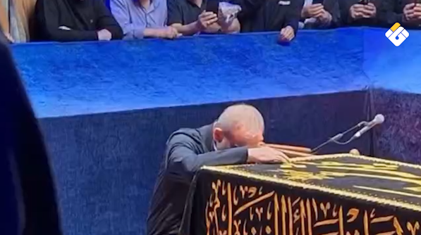 بالفيديو | الرئيس الإيراني مسعود بزشكيان يزور ضريح الشهيد الإمام السيد علي الخامنئي