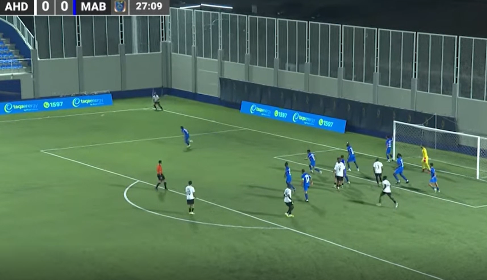 العهد يحقق فوزه الأول في بطولة لبنان لكرة القدم..